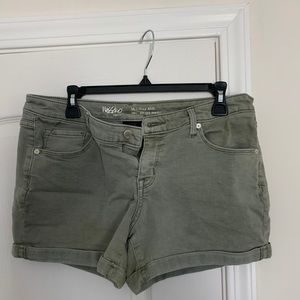 Women’s Mid Rise Denim Shorts Size 12